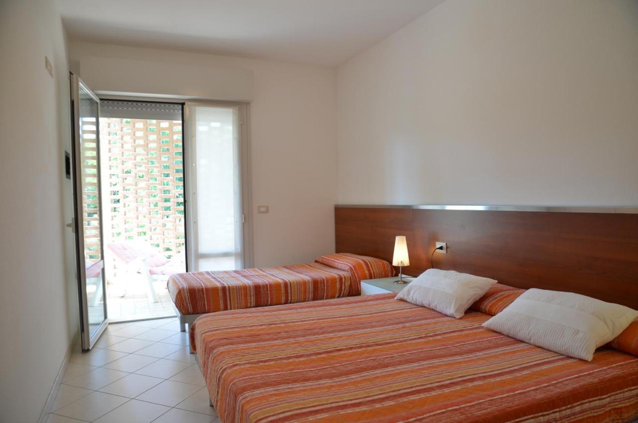 Residenza Le Acacie Apartamento Bibione Exterior foto